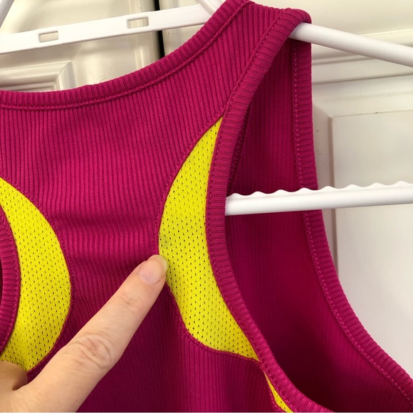 Under Armour girl’s tank top - Picture 7 of 8